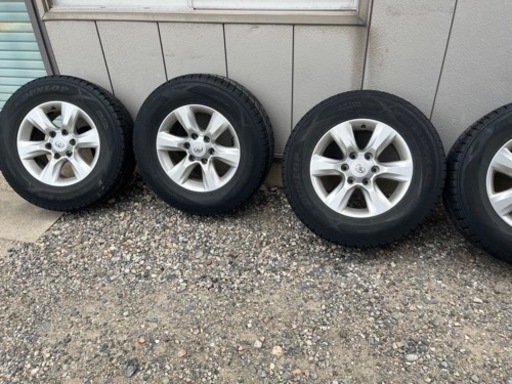 ランドクルーザープラド150系　スタッドレスタイヤ　純正アルミホイール付き