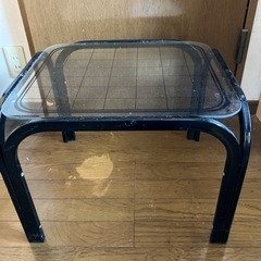 ガラステーブル
