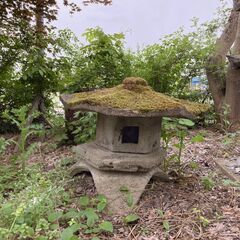 石灯籠・1メートル程ある日本庭園用石塔