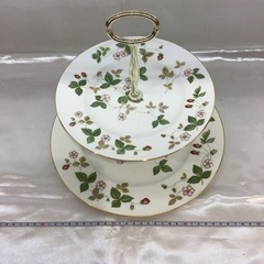 値引きしました！WEDGWOOD スウィートプラムケーキスタンド ウェッジウッドの画像
