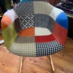 お洒落なロッキングチェアとイージーチェア