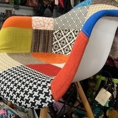 お洒落なロッキングチェアとイージーチェアの画像