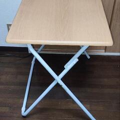 ニトリ製  折りたたみ式テーブルの画像