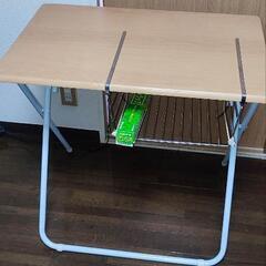 ニトリ製  折りたたみ式テーブルの画像