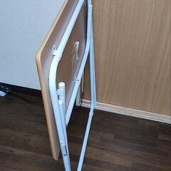 ニトリ製  折りたたみ式テーブルの画像