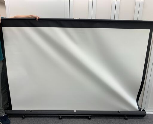 【格安】プロジェクタースクリーン 100インチ 自立式床置き型 ロールスクリーン