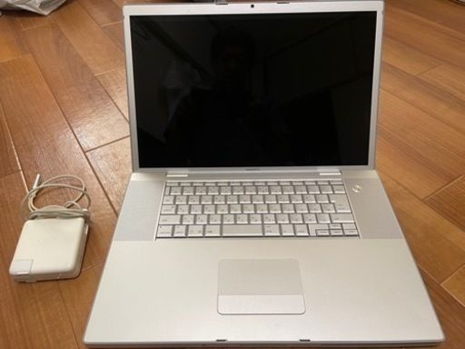ノートパソコン MacBook pro 17inch (core 2duo 2.33)