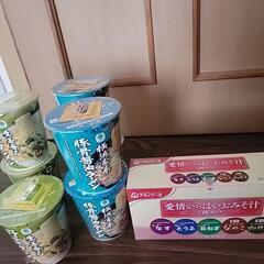 ファミマカップ麺6つ    味噌汁