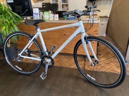 【momentum前後タイヤ・チューブ新品！】アルミフレーム　2×8速　700×28c クロスバイク　ホワイト