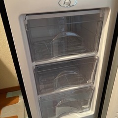 冷凍庫　60L 前開き1ドア　3段ケース付きの画像