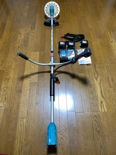 マキタ　電動草刈機　MUR145UD