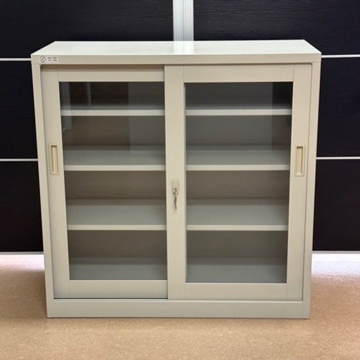【美品・上下2個セット】オフィス鍵付き棚　オフィス家具　スチールローキャビネット　事務所棚　引き違い　書類棚　