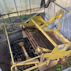 玉ねぎ収穫機　訓子府株式会社　KD1100