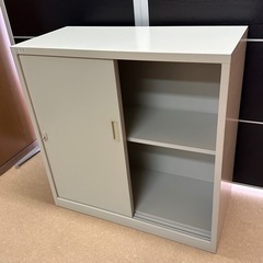 【美品】オフィス鍵付き棚　オフィス家具　スチールローキャビネット　事務所棚　書類棚　引き違いの画像