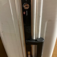 受渡予定済！スーツケース　白　外側に汚れありの画像