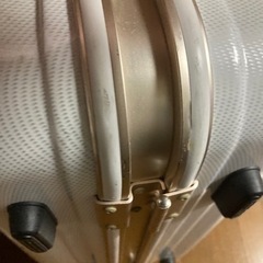 受渡予定済！スーツケース　白　外側に汚れありの画像