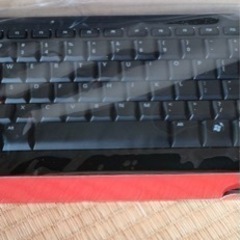 ワイヤレスキーボードとマウスの画像