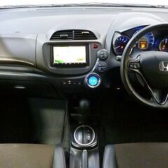 【車内が広くたくさん荷物を乗せられます！！】　ハイブリッドなので...