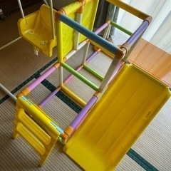 ブランコ、すべり台付き ジャングルジムの画像