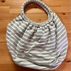 ボーダーグレーカバンの画像