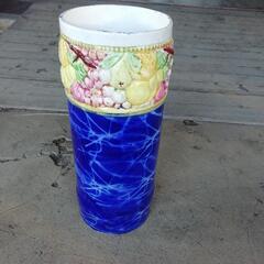 陶器の花入れ、傘立てにも。スペイン製かと思われる。
