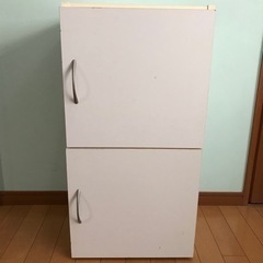 ニトリ　カラーボックス　2段　扉付の画像