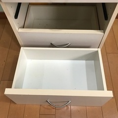 ニトリ　カラーボックス白　引出し4杯の画像