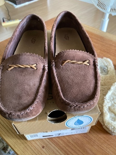 UGG モカシン　茶色　24