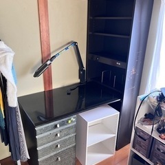 電子レンジ、デスク、子供服、レディース服…