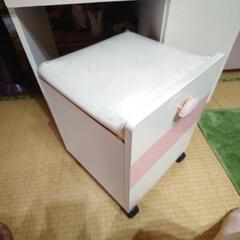 木製　ドレッサー　電気コードあり。スツール　キャスター付き。引取限定。無料。の画像