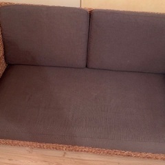 至急！お洒落なラタンソファーの画像