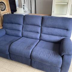 ◆【ニトリ】　3人用電動布張りテーブル付きリクライニングソファ 布地 ブルー/ネイビー◆の画像