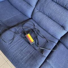 ◆【ニトリ】　3人用電動布張りテーブル付きリクライニングソファ 布地 ブルー/ネイビー◆の画像