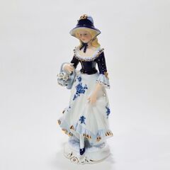 Demain ドマン 陶器西洋人形　花がこを持った貴婦人