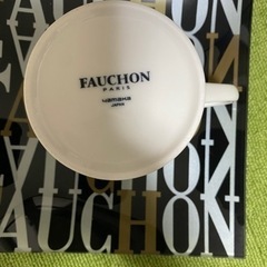 お皿とコップの画像