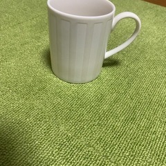 お皿とコップの画像