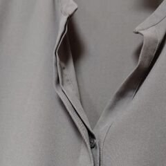 UNIQLO ユニクロ イージーケア ブラウス／ＸＬ 七分袖 濃グレー(オリーブ)系✨タグ有り試着のみの画像