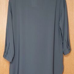 UNIQLO ユニクロ イージーケア ブラウス／ＸＬ 七分袖 濃グレー(オリーブ)系✨タグ有り試着のみの画像