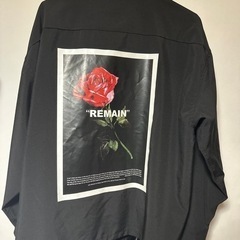 黒シャツ WEGOの画像