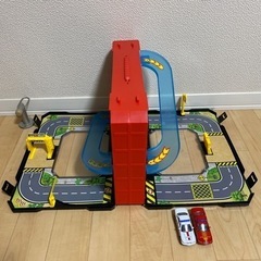 ミニカー　キャリーケースプレイセット！トイザラスの画像