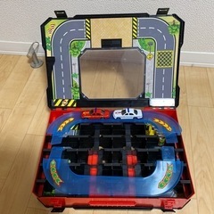 ミニカー　キャリーケースプレイセット！トイザラスの画像