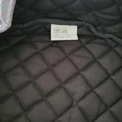 サーモスの保温カバーと木製プレートの画像