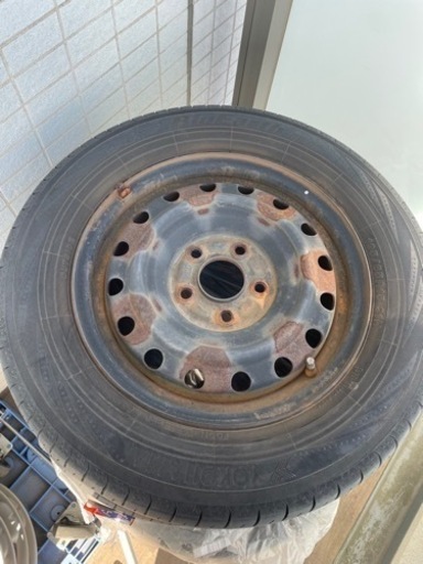 【中古】タイヤ　4本　ホイール付き　ヒビあり　サビあり