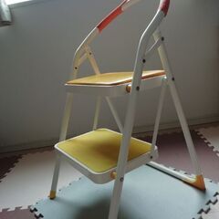 脚立とイスの両用の画像