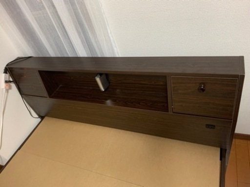 引き出し２個付きダブルベッド！