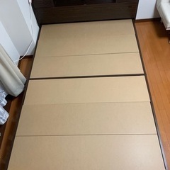 引き出し２個付きダブルベッド！