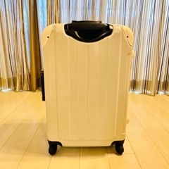 スーツケース　65L前後　レジェンドウォーカー　ホワイトの画像
