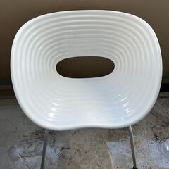 デザイン　アームチェア　ホワイトの画像