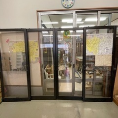 店舗引戸　YKKAPフロントサッシ　ブラック