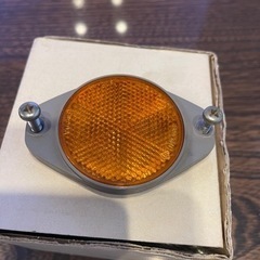自動車　反射板